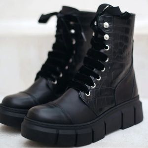 Alohas Can Can Croco boot